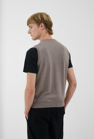 V-neck waistcoat in pure worsted wool ESSENTIAL - Ferrante | img vers.300x/