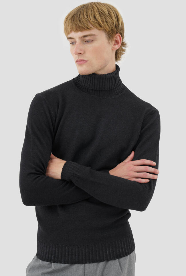 Garment dyed two-thread turtleneck ESSENTIAL - Ferrante | img vers.1300x/